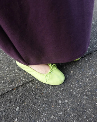 Vivid round ribbon flat shoes