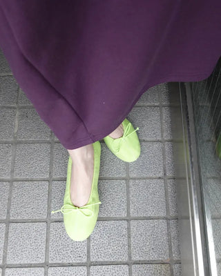 Vivid round ribbon flat shoes
