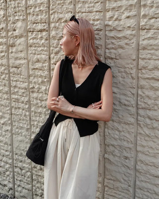 V-neck slim ribbed knit vest