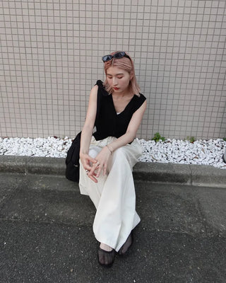 V-neck slim ribbed knit vest