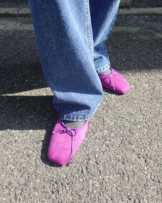 Suede ribbon flat shoes
