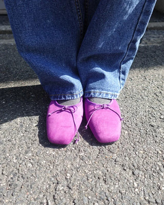 Suede ribbon flat shoes