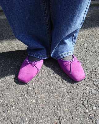 Suede ribbon flat shoes