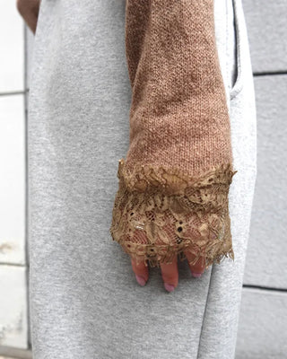 Lace-point V-neck cardigan