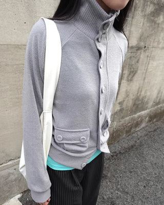 High-neck big button point cardigan