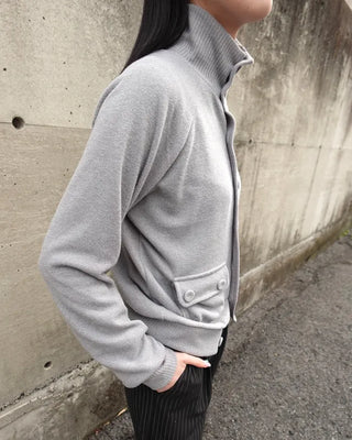 High-neck big button point cardigan