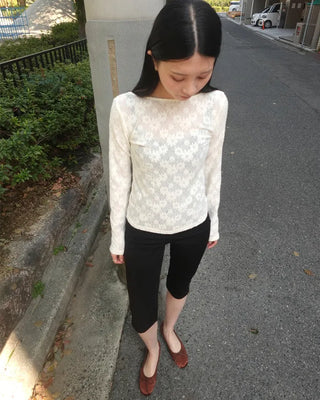U-neckline floral lace T-shirt