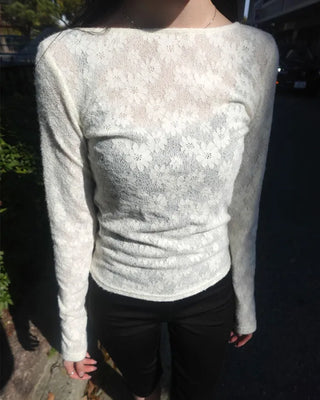 U-neckline floral lace T-shirt