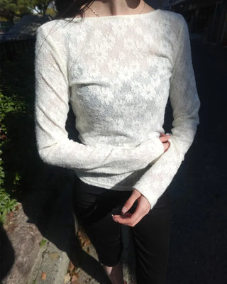 U-neckline floral lace T-shirt