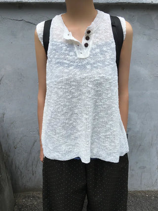 [3 colors] Front button sleeveless top