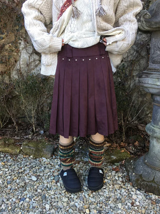(2 colors) Suede studded pleated skirt