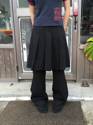 Mid-length pleated skort