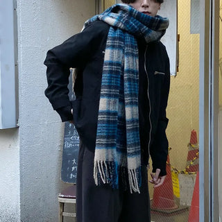 Checkered tassel muffler