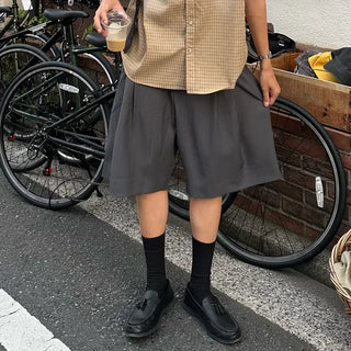 Pleated half-length slacks
