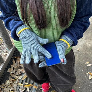 Line finger hole gloves