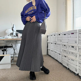 Pleated long skirt