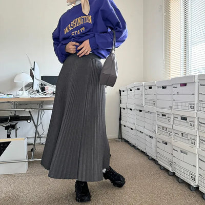 Pleated long skirt