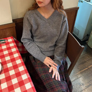 V-neck knitwear