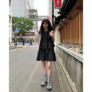 Non-faded denim skirt
