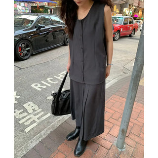 Pleated long skirt