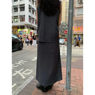 Pleated long skirt