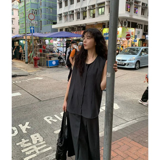 Sleeveless shirt blouse