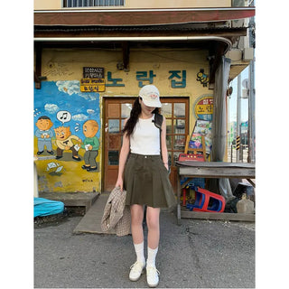 Round neck ribbed sleeveless top