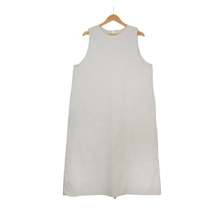 Long sleeveless dress