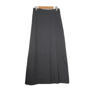 Pleated long skirt