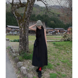 Long sleeveless dress
