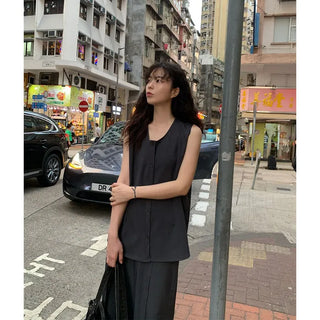 Sleeveless shirt blouse