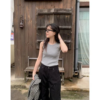 Round neck ribbed sleeveless top