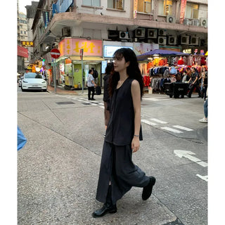Pleated long skirt