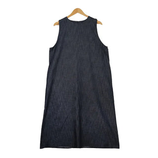 Long sleeveless dress