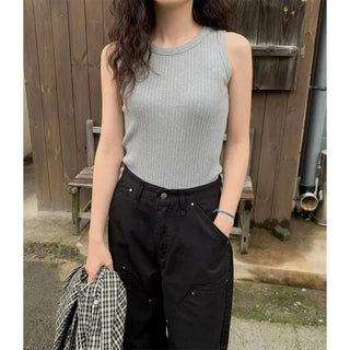 Round neck ribbed sleeveless top