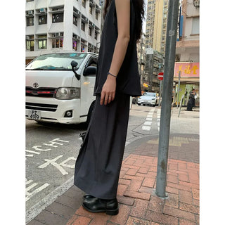 Pleated long skirt