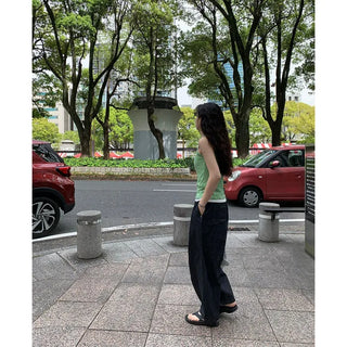 Round neck sleeveless