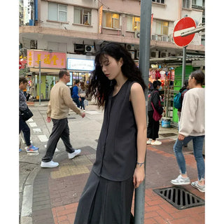 Pleated long skirt