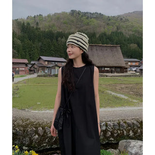 Long sleeveless dress