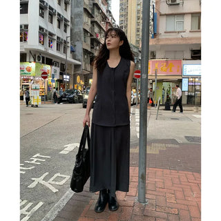 Pleated long skirt