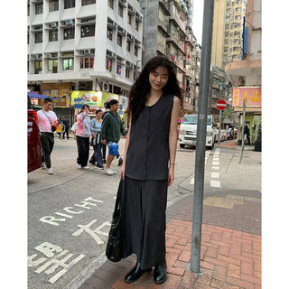 Pleated long skirt