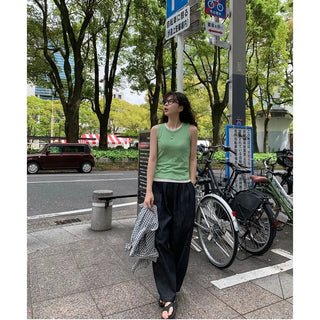 Round neck sleeveless