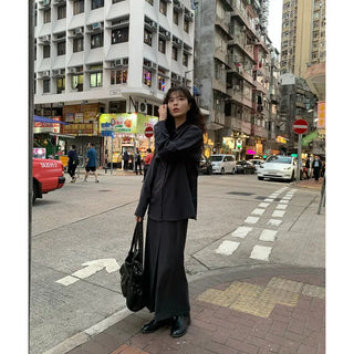Pleated long skirt