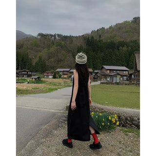 Long sleeveless dress