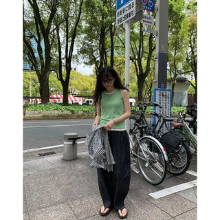Round neck sleeveless