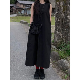 Long sleeveless dress