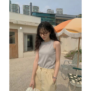 Round neck basic sleeveless top