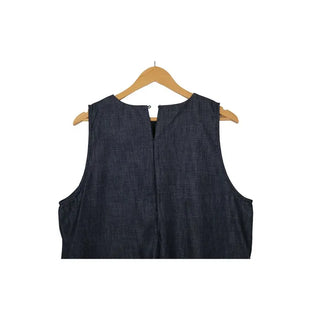 Long sleeveless dress
