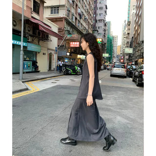 Pleated long skirt