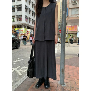 Pleated long skirt